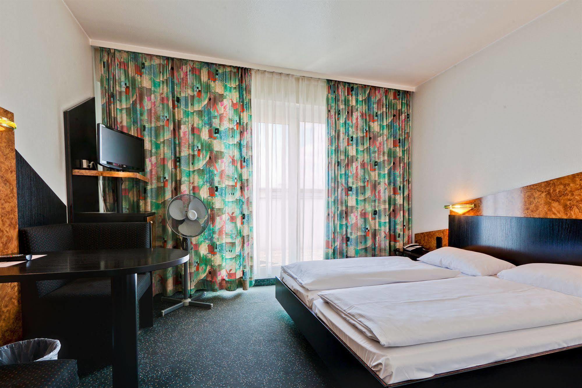Hotel Astoria Stuttgart City Eksteriør bilde