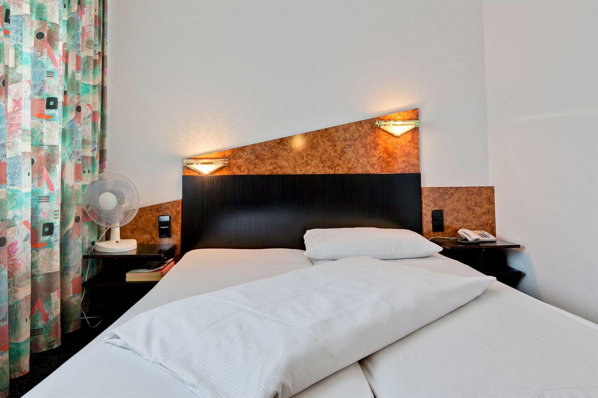 Hotel Astoria Stuttgart City Eksteriør bilde